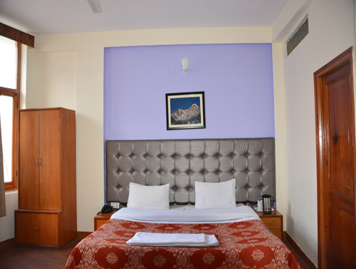 super deluxe room at hotel mount view joshimath